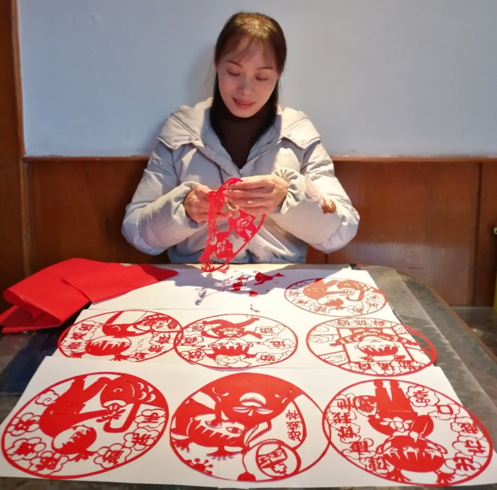 D:\李锐\办公\2020年招生资料\艺术学院招生资料\微信图片_20200220132148.jpg